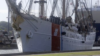 Velero de la guardia costera