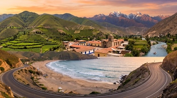 Collage de paisajes peruanos con una playa, mar, carretera serpenteante, montañas verdes, terrazas agrícolas, un pueblo con iglesia y un río con barca.