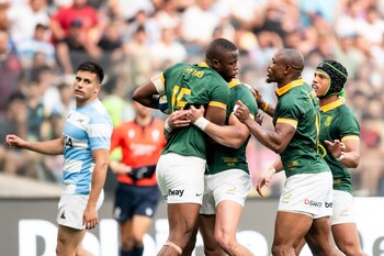 Sudáfrica, con nueve cambios en