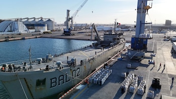 México envía a Cuba dos