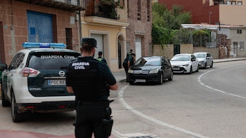 Descubren el cuerpo sin vida de un vecino de Gátova (Valencia) cuando los mil evacuados por el incendio de Serra Calderona volvían a sus casas