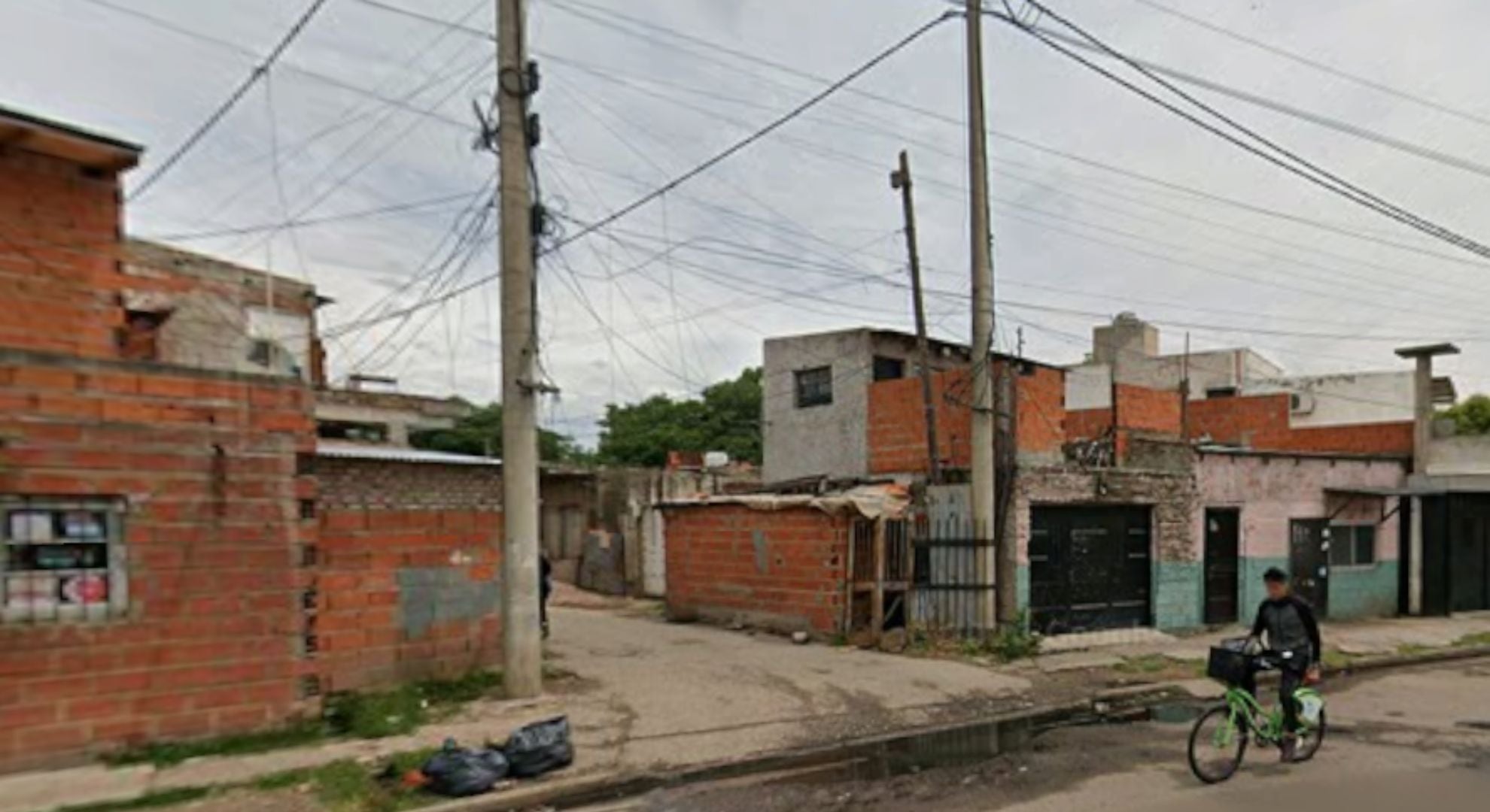 La víctima fue un oficial de 42 años, que murió tras ser herido a la altura del abdomen