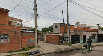 La víctima fue un oficial de 42 años, que murió tras ser herido a la altura del abdomen