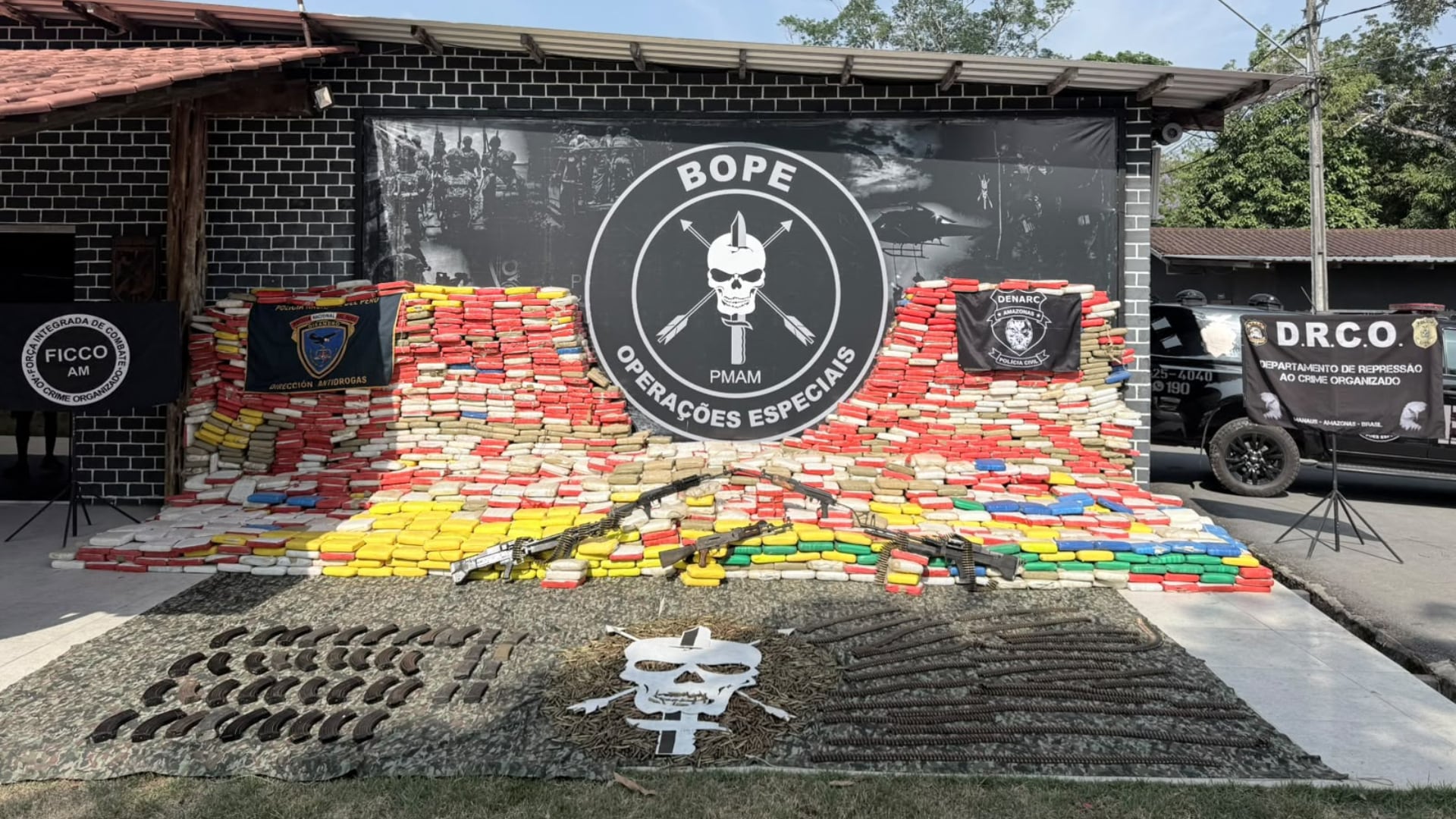 La Armada de Colombia y la Policía Federal de Brasil incautaron 4,5 toneladas de marihuana tipo creepy en una lancha interceptada en el río Amazonas - crédito prensa Armada Colombia