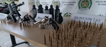 Incautan arsenal de guerra que