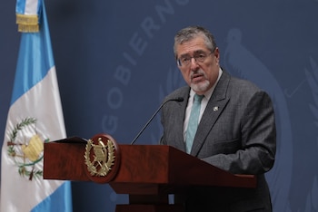 El alza del diésel cerca de Q50 por galón impulsó la urgencia del Gobierno ante su impacto en los alimentos y en la economía de los hogares.