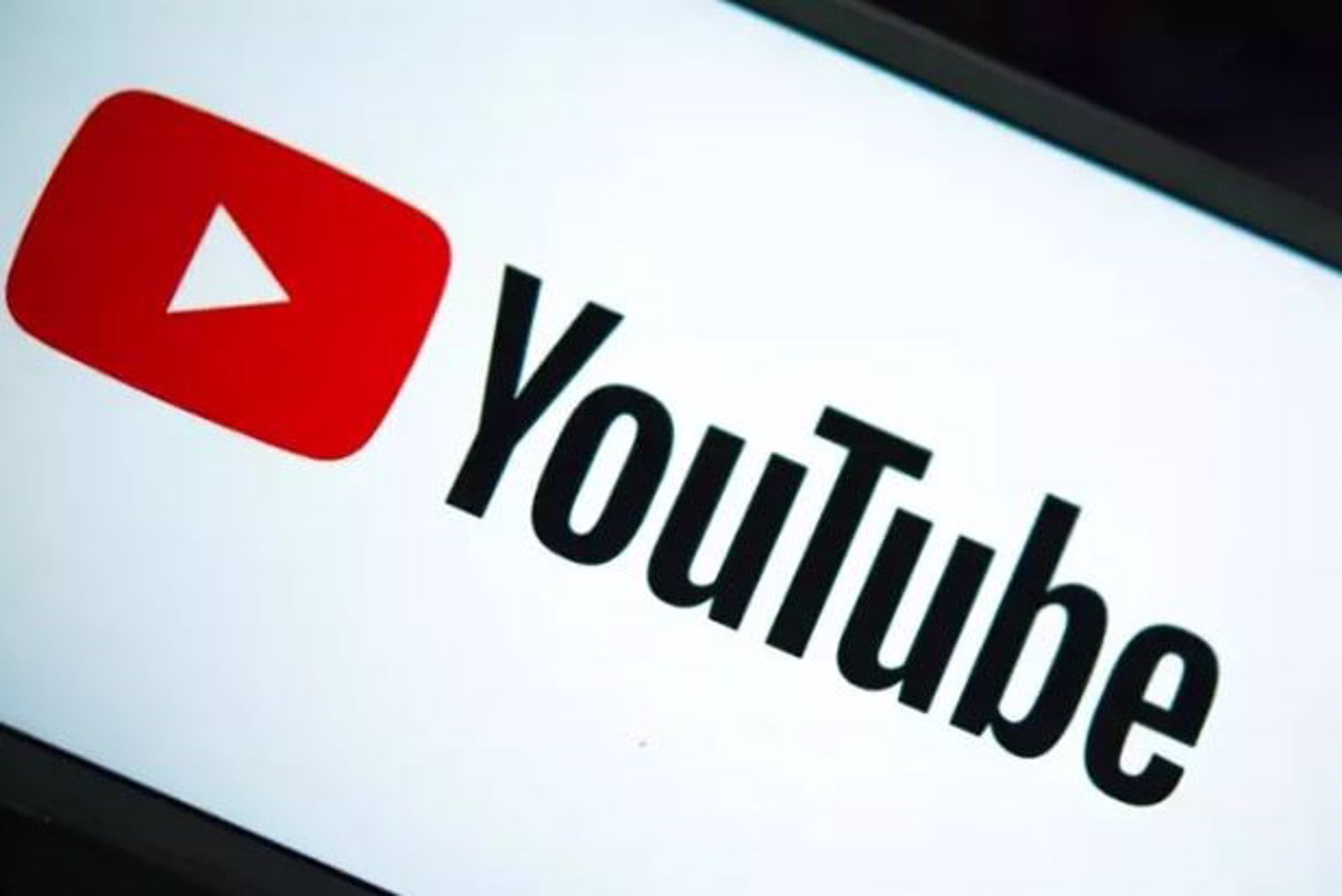 YouTube omitió plazos de disponibilidad para aplicaciones móviles y televisores debido a la falta de chips dedicados. (MONIKA SKOLIMOWSKA/DPA-ZENTRALBI - ARCHIVO)
