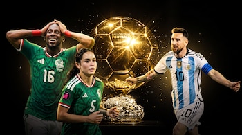 Tres futbolistas con camisetas de las selecciones de México y Argentina se ubican delante de un trofeo dorado sobre fondo negro.