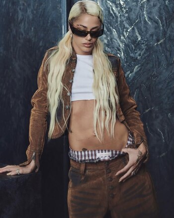 La artista se dejó su