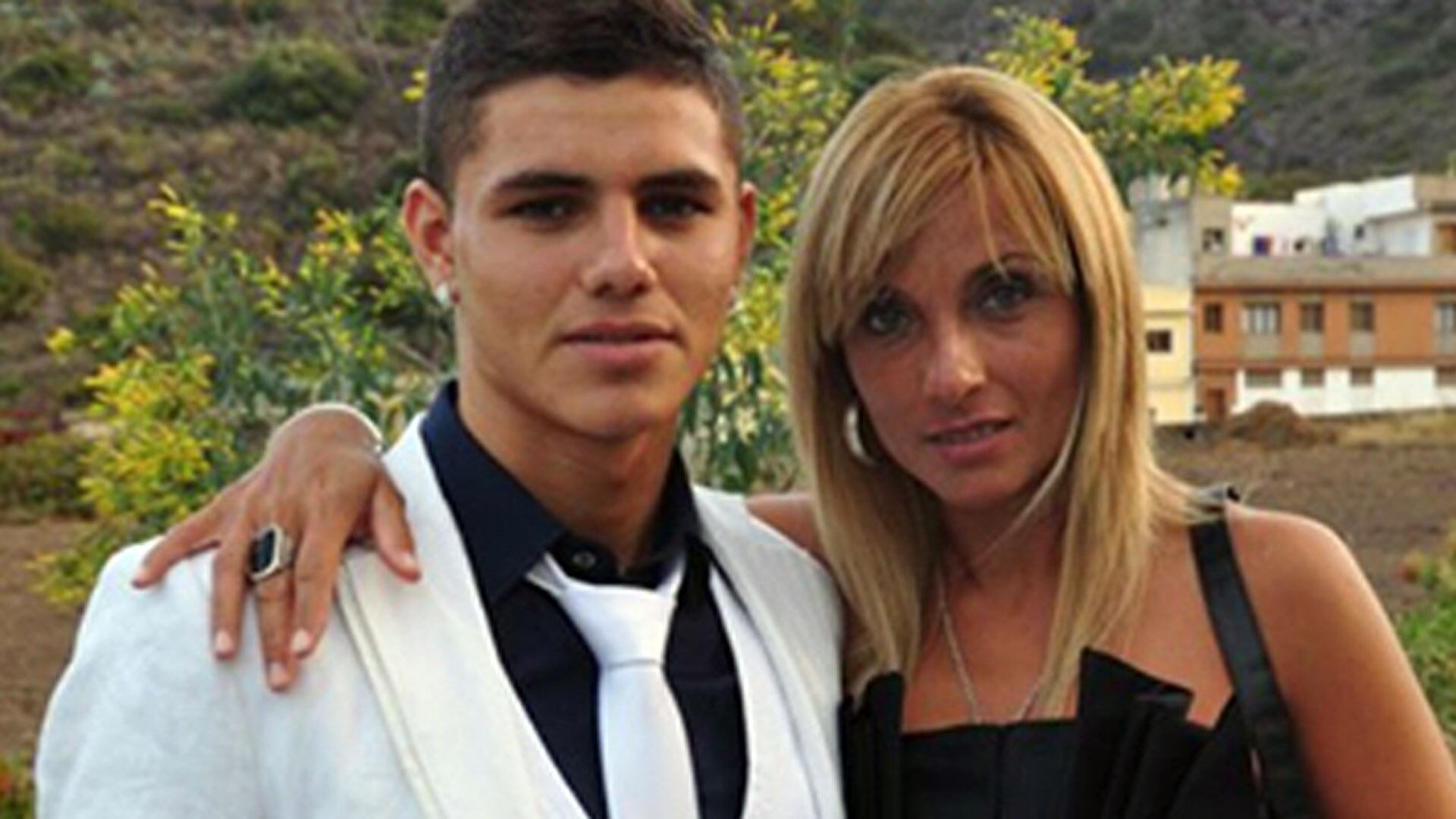 Mauro Icardi generó polémica al saludar a su madre con una foto de su boda con Wanda Nara