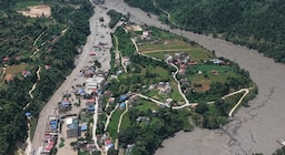 Crece el peligro en el Himalaya: dos lagos amenazan con romper sus barreras y desatar nuevas inundaciones en Nepal y China