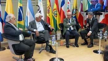 Felipe González, expresidente del Gobierno de España, recibe en la OEI premio Ana Frank por su aportación a los procesos internacionales de paz