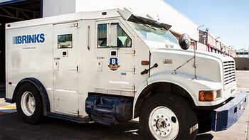 Al menos seis delincuentes robaron