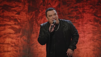 Arrestan al comediante Carlos Mencia: “es uno de los mayores evasores de impuestos de California”