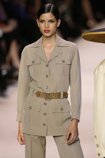 La chaqueta safari fue otro de los íconos en la indumentaria creada por YSL