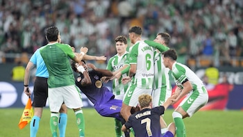 Facundo Bernal (Betis), sancionado con cuatro partidos por agresión a Lamine Yamal