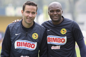 MÉXICO, D.F., 07ENERO2014.- Jugadores del América entrenan en Coapa al mando del director técnico Antonio Mohamed. En la imagen los jugadores Miguel Layun y Aquivaldo Mosquera.
FOTO: CUARTOSCURO.COM