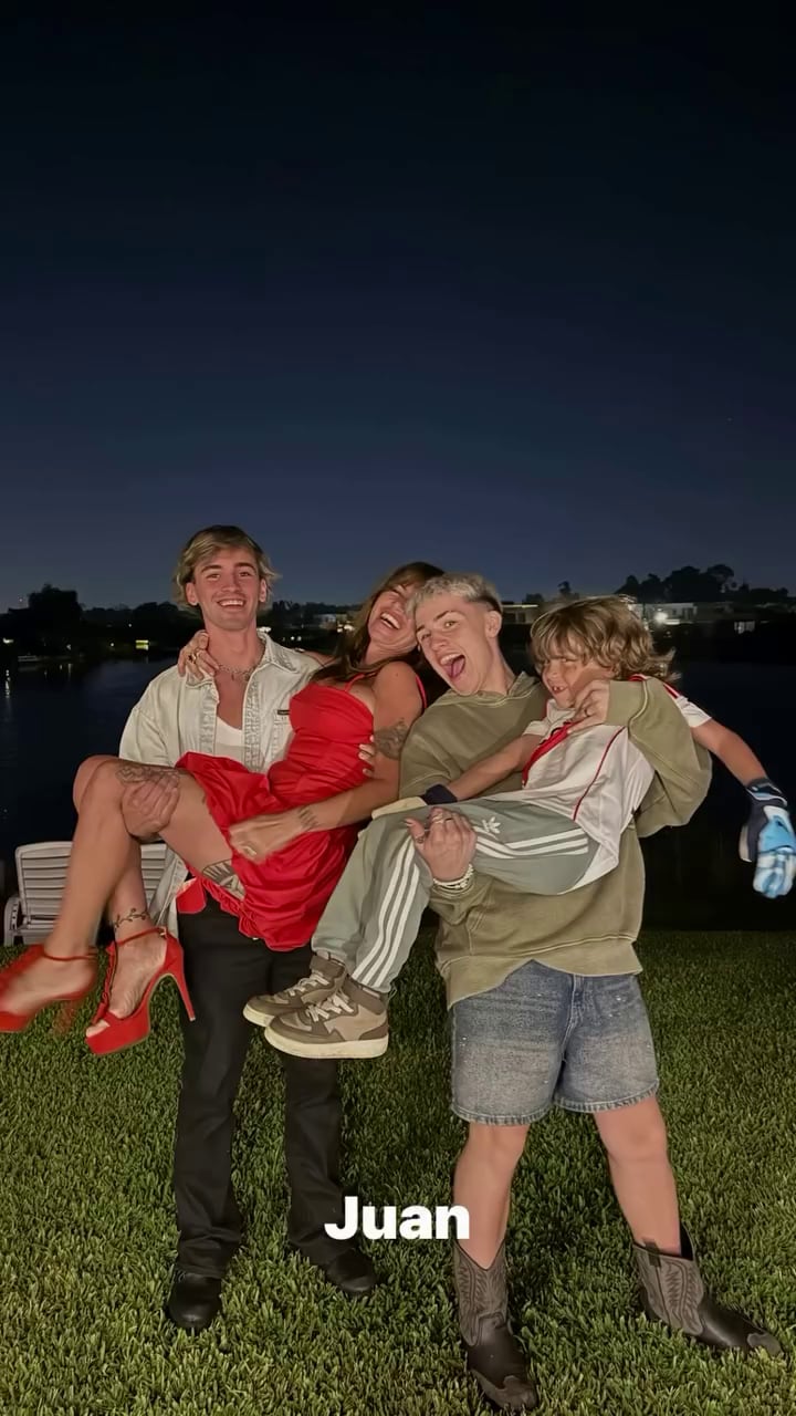 Flor Peña junto a sus hijos Toto, Juan y Felipe (Instagram)