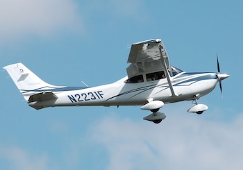 Una nave tipo CESSNA se