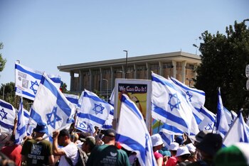 Manifestantes participan en una protesta