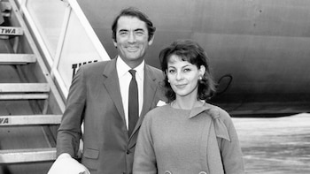 Se divorció y al día siguiente se casó con una periodista 16 años menor: el romance de Gregory Peck que duró 48 años