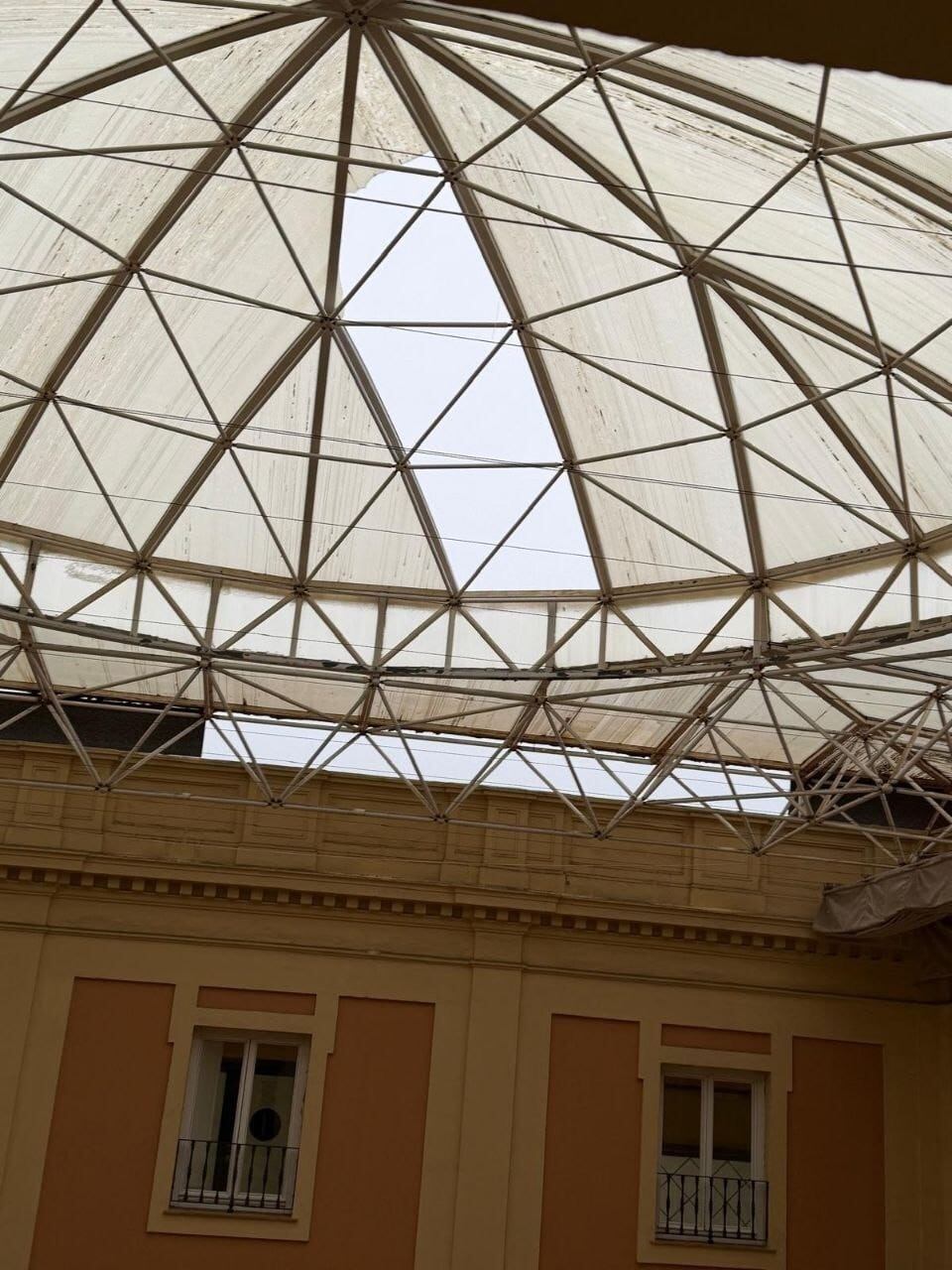 Cúpula afectada de la Facultad de Empresriales y Turismo de Huelva (UHU)