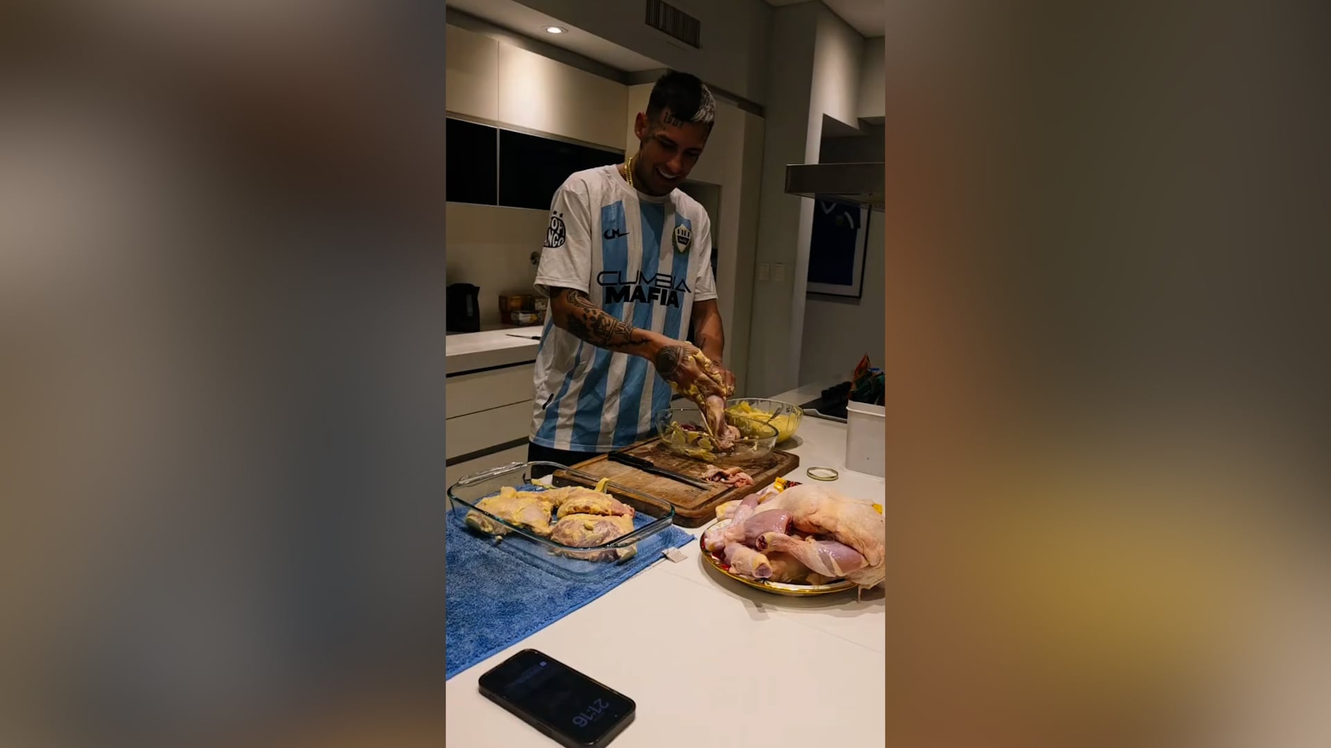 La incursión de L-Gante en la cocina se inscribió en una tendencia de figuras del espectáculo argentino que encontraron en la gastronomía un nuevo canal de expresión