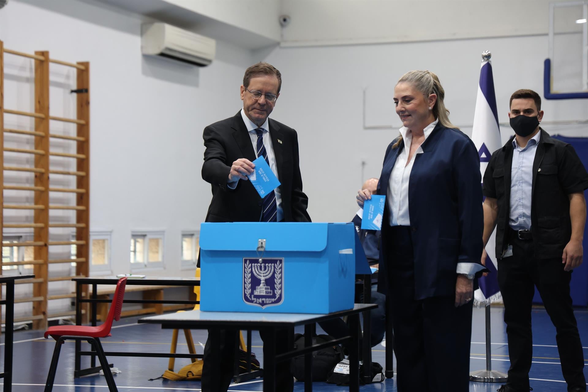 El presidente de Israel pide "mente abierta" para pactar un Gobierno y evitar una repetición electoral