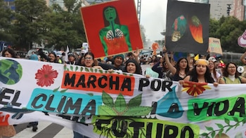Convocan a marcha contra Pemex en CDMX tras múltiples derrames, incidentes y daños medioambientales