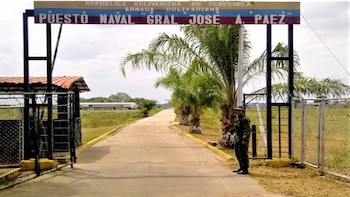 La entrada al puesto Naval