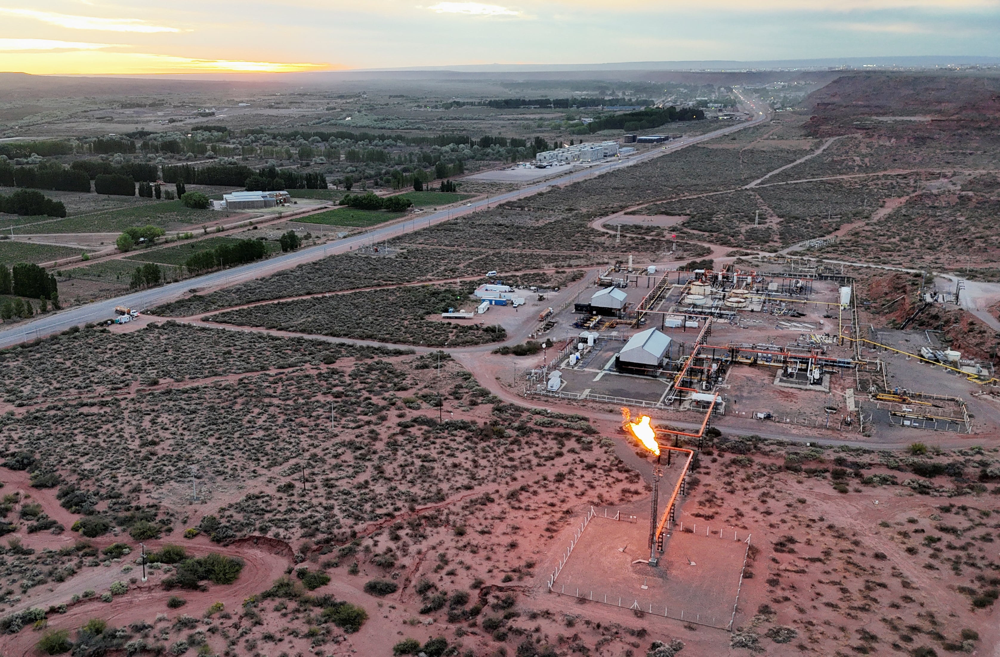 El informe presentado por CAF en Neuquén analizó el impacto de Vaca Muerta y de los recursos energéticos en la transformación productiva y territorial de la provincia (REUTERS/Alexander Villegas)