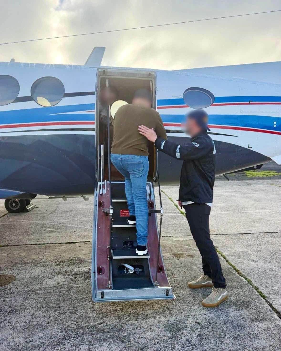 Kevin Raymundo Roque Contreras fue extraditado de Guatemala a Estados Unidos para enfrentar cargos por narcotráfico en la Corte Distrital del Este de Texas. ( Subdirección General de Análisis de Información Antinarcótica de la Policía Nacional Civil )