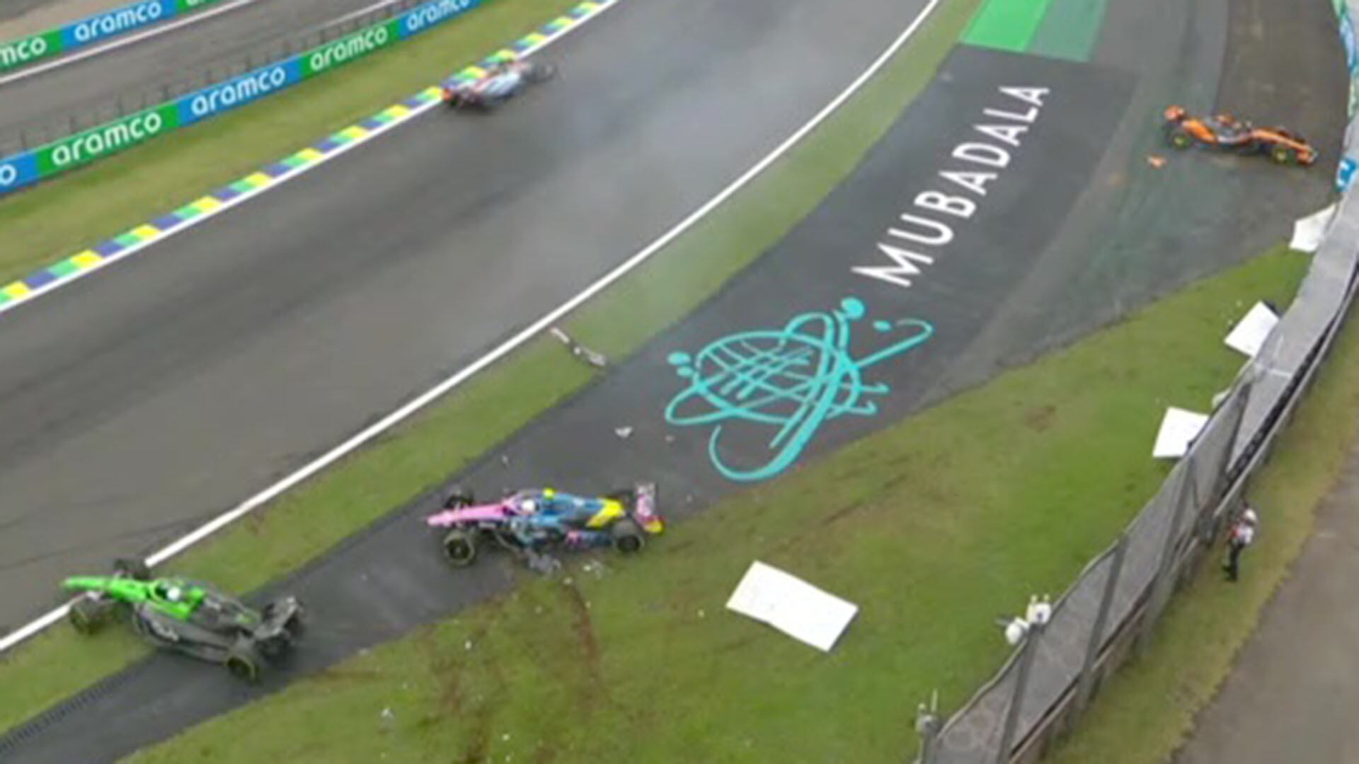 Colapinto, Piastri y Hülkenberg perdieron el control en la curva 3