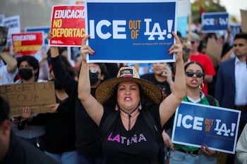 Las intervenciones de ICE en la ciudad provocaron un cambio en la percepción de seguridad y en la relación de la comunidad con los espacios públicos (REUTERS/Daniel Cole)