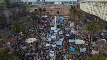 Organizaciones sociales de izquierda marchan
