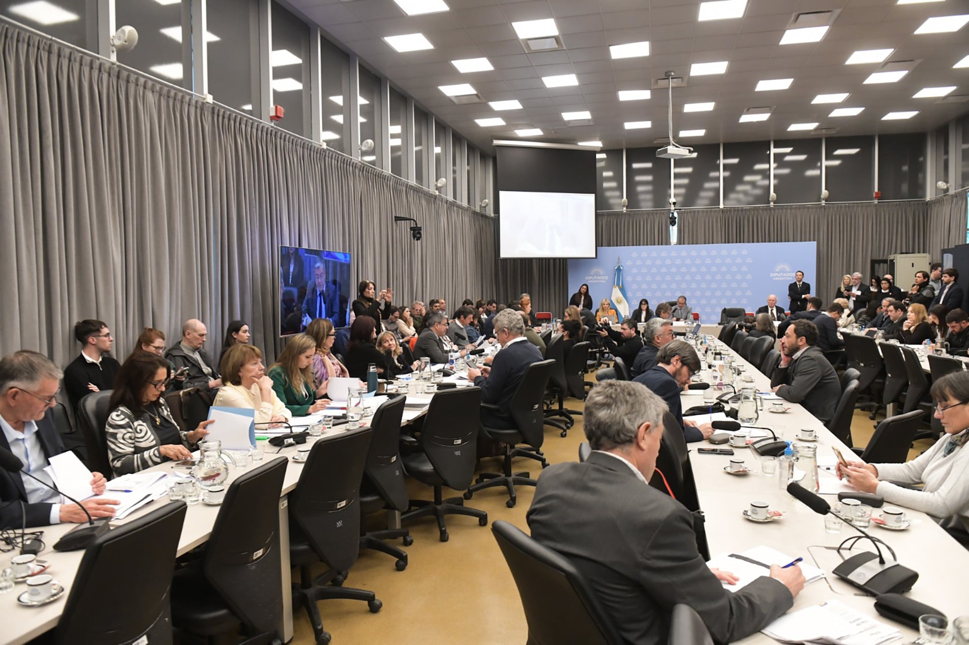 Comisión de presupuesto dio inicio al debate de la ley de leyes