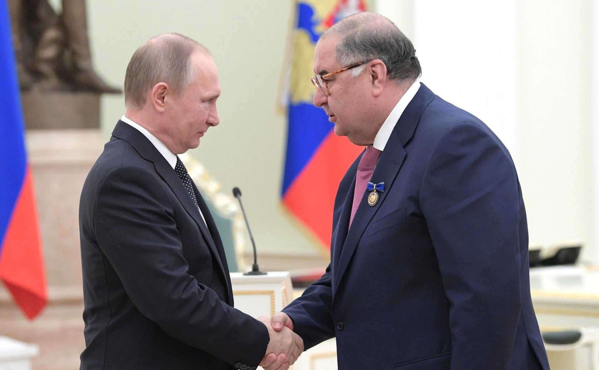 26/01/2017 FILED - 26 January 2017, Russia, Moscow: Russian President Vladimir Putin presents Alisher Usmanov, founder of the USM Holdings Group, with the Order of Beneficence during a ceremony at the Kremlin. The EU has previously described Usmanov as a Kremlin-friendly oligarch with particularly close ties to President Vladimir Putin. Photo: -/Kremlin/dpaPOLITICA INTERNACIONAL-/Kremlin/dpa