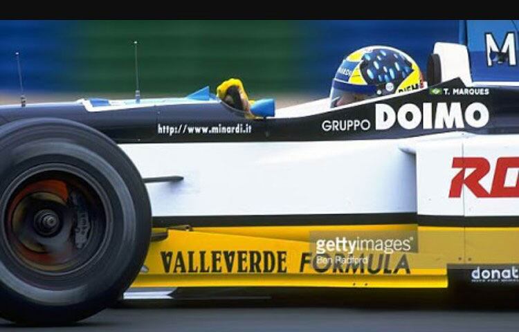 El brasileño a bordo de un Minardi de F1 en 1997 (@tarsomarquesoficial)
