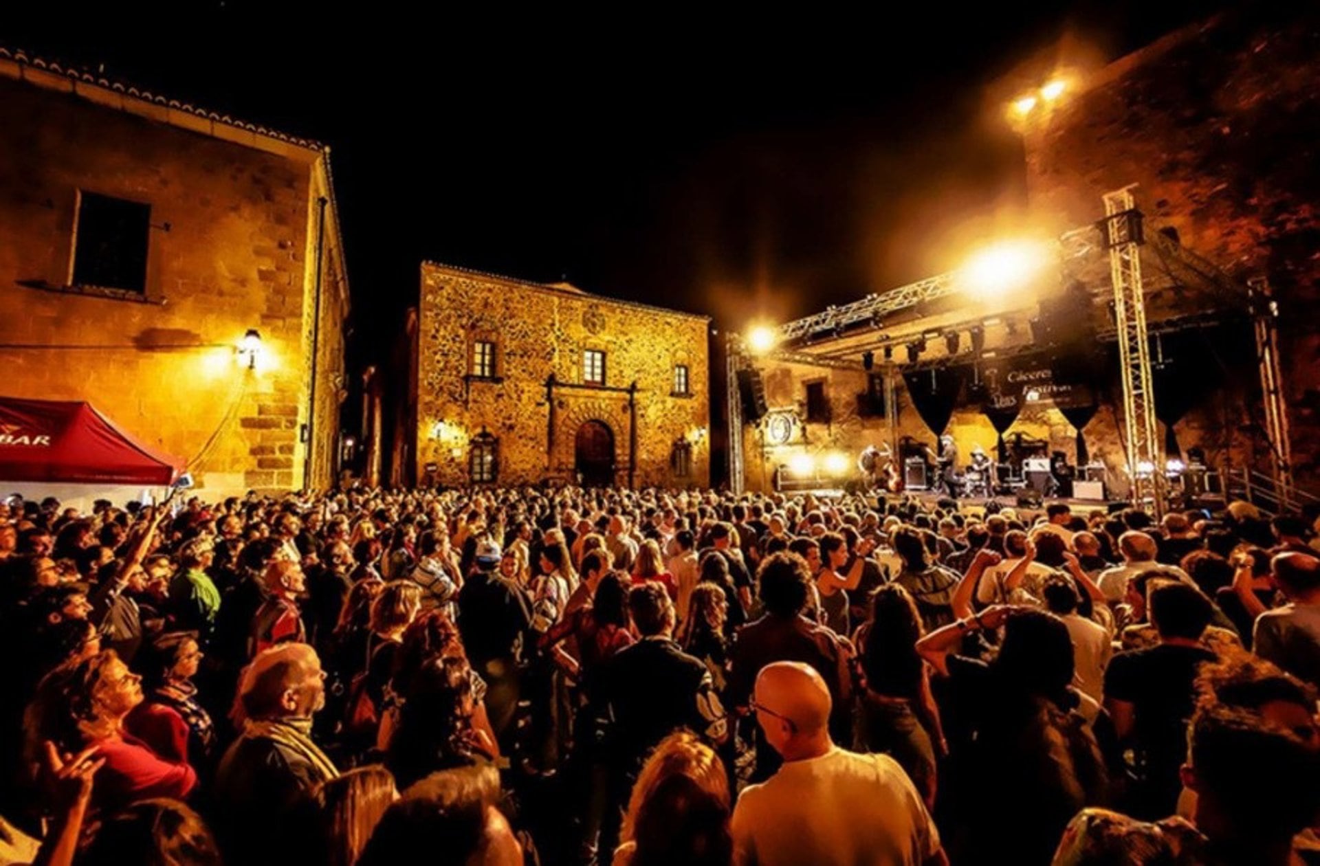 14/09/2026 Público asistente a uno de los conciertos del Festival Blues Cáceres en una foto de archivoAUTONOMÍAS CULTURAAABC