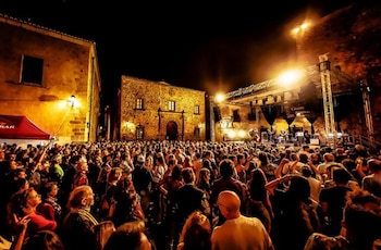 14/09/2026 Público asistente a uno de los conciertos del Festival Blues Cáceres en una foto de archivo
AUTONOMÍAS CULTURA
AABC