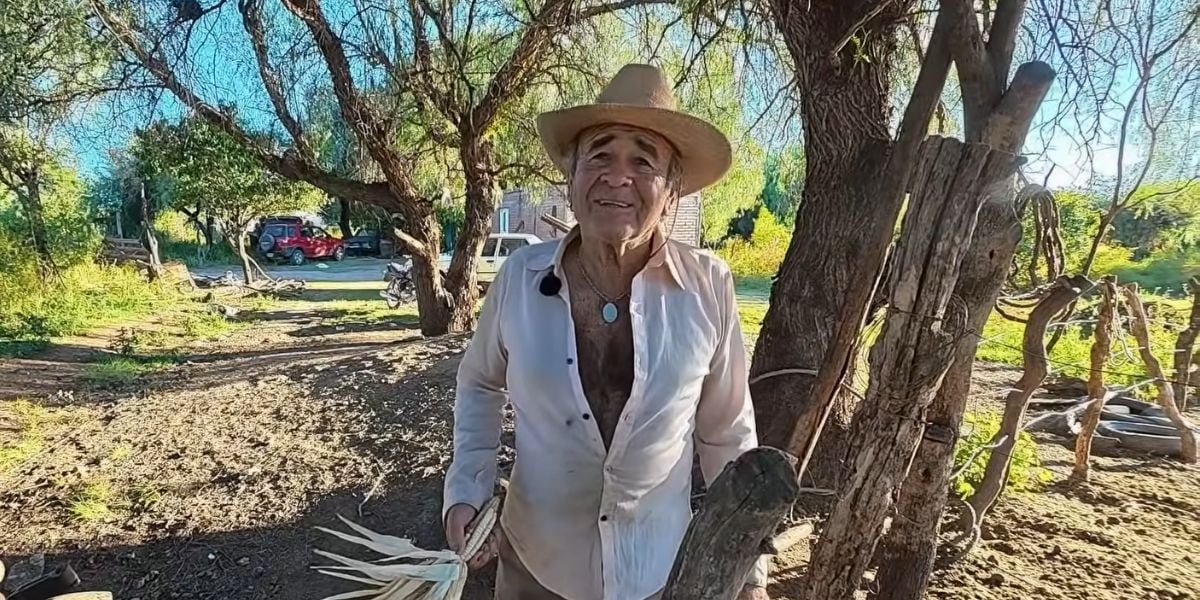 Becerra afirmó que en el campo se puede sembrar, criar animales, obtener leña y sostener una forma de autonomía alimentaria en Córdoba (Captura/YouTube/De Musica Rutera)