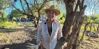 Becerra afirmó que en el campo se puede sembrar, criar animales, obtener leña y sostener una forma de autonomía alimentaria en Córdoba (Captura/YouTube/De Musica Rutera)