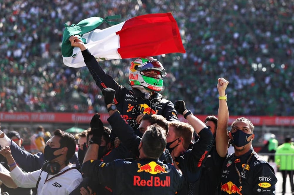 En 2021, Checó Pérez finalmente pudo subir al podio del Gran Premio de México. (Facebook Checo Pérez)
