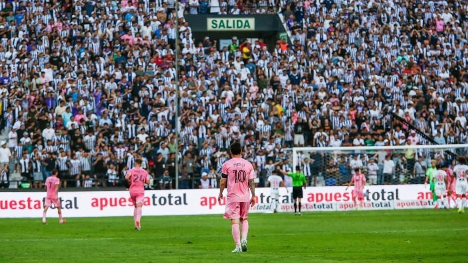 Lionel Messi agradece a Perú por su recibimiento en el Champions Tour del Inter Miami con una imagen en Matute enfrentando a Alianza Lima