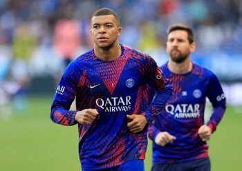 Kylian Mbappé durante un calentamiento