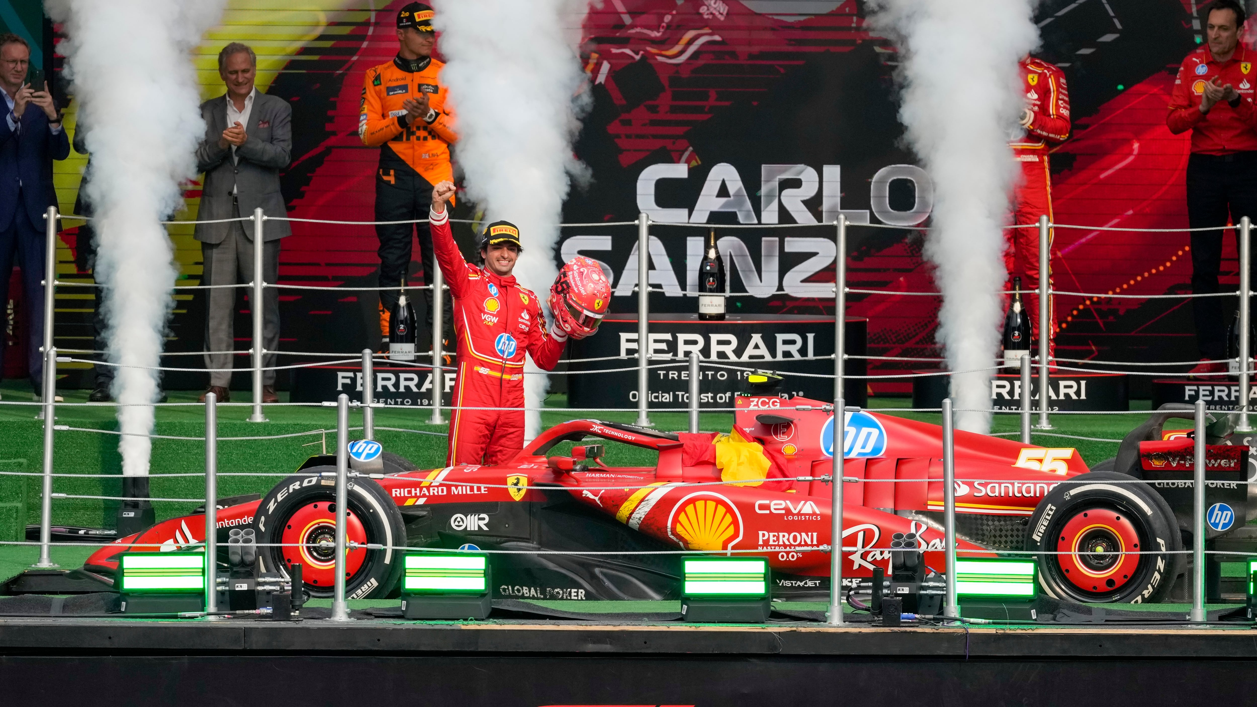 El español revela que pasó de la ingenuidad a endurecerse en el karting, al notar que sus rivales buscaban ganarle por su apellido (AP Foto/Eduardo Verdugo)