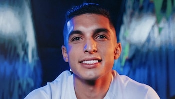 Kevin Serna firmó contrato con