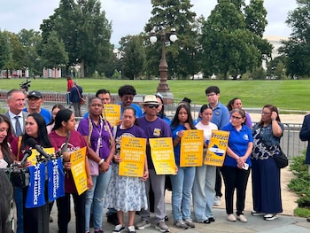 La falta de una decisión oficial sobre el TPS mantiene en incertidumbre a unos 170 mil salvadoreños que residen en Estados Unidos bajo esa protección migratoria. (Foto cortesía ASOSAL Los Ángeles)