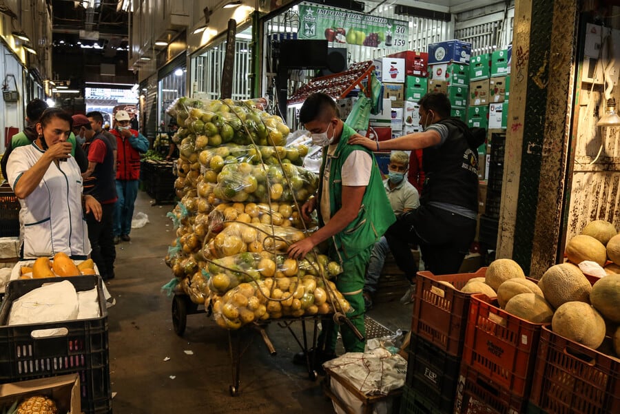 Corabastos: su papel determinante dentro de la economía del país al fijar los precios de los principales productos agroalimentarios fue preponderante al ser difundidos en un boletín diario a través de los diferentes medios de comunicación - crédito Colprensa/Camila Díaz