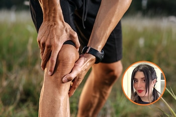 Una persona sujetándose la rodilla por la artrosis.